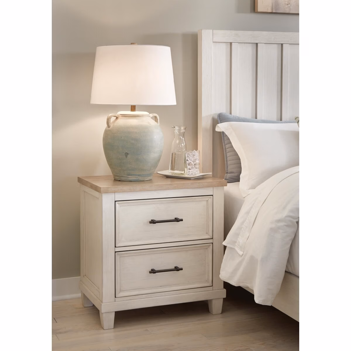 Shaybrock Nightstand - Image 3