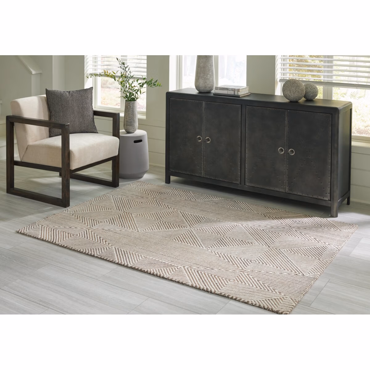 Jadott 5' x 7' Rug - Image 3