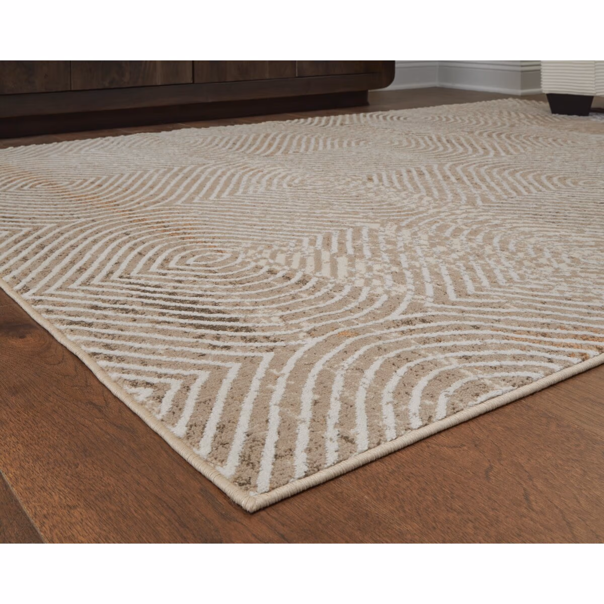 Bachus 5'3" x 7' Area Rug - Image 4