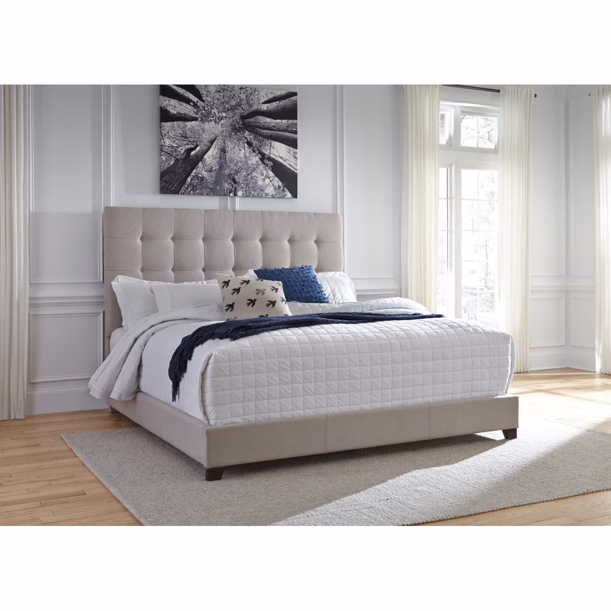 Dolante Queen Upholstered Bed - Image 4