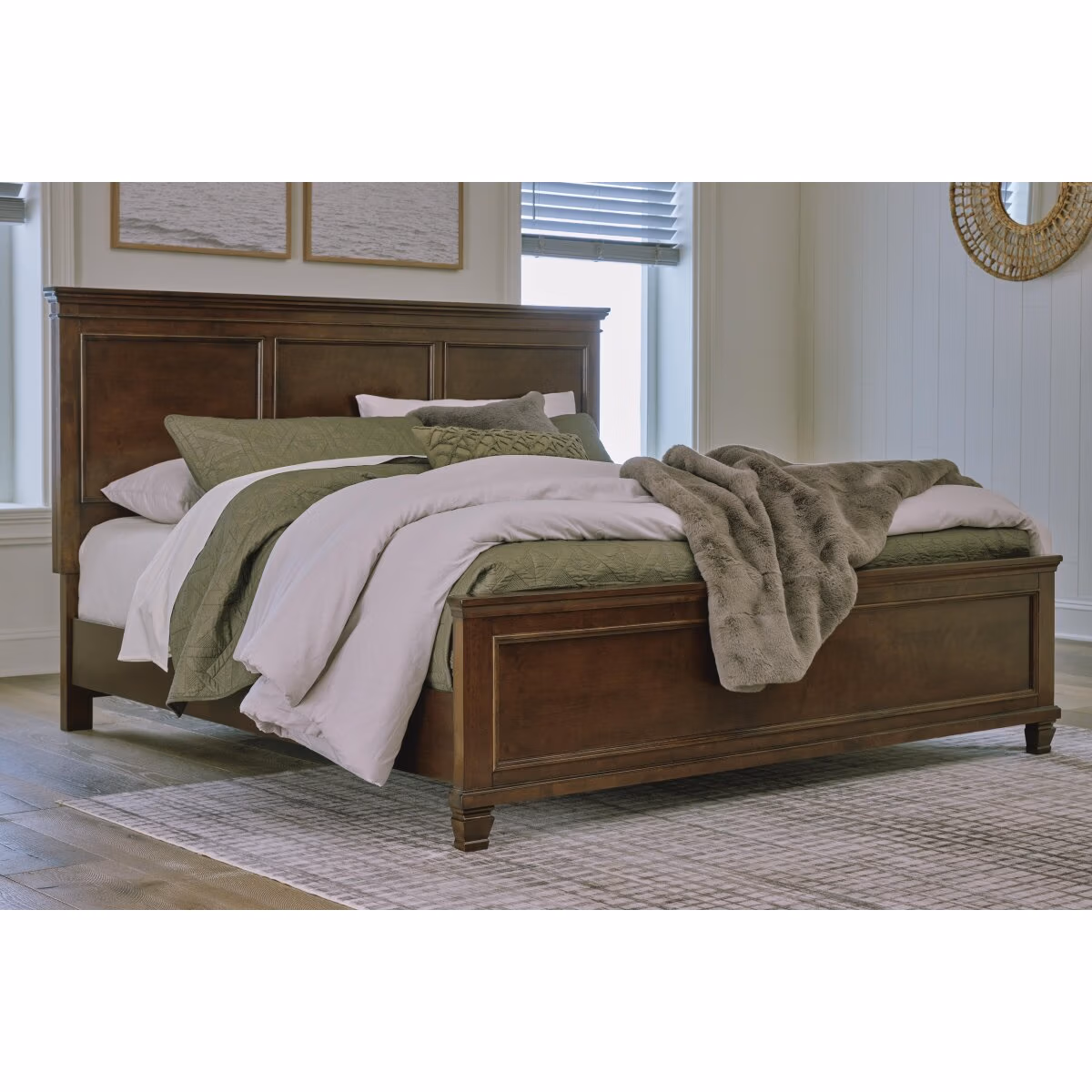 Danabrin King Panel Bed - Image 3