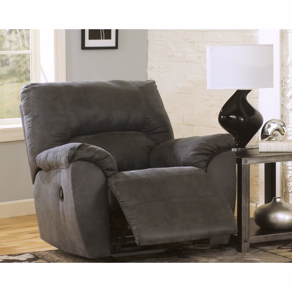 Tambo Recliner - Image 9