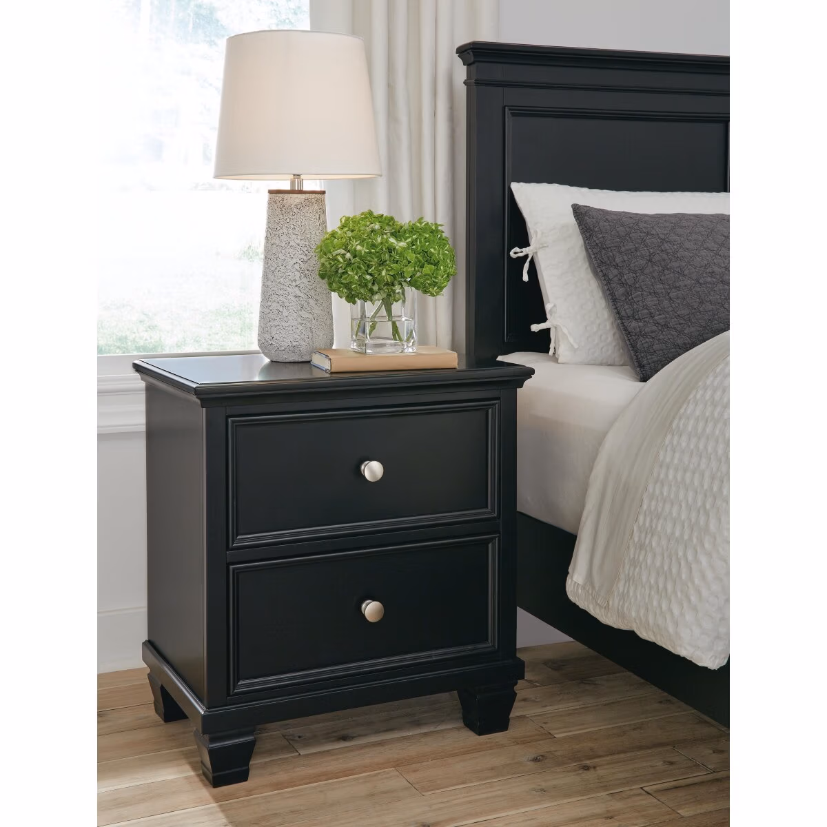 Lanolee Nightstand - Image 3